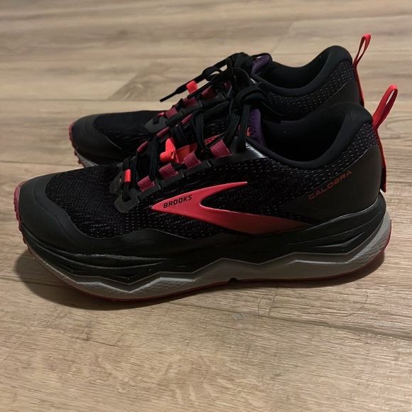 Brooks Shoes - Brooks Womens Caldera 5 Black/Fuchsia/Purple Tennis Shoe, Size 8.5